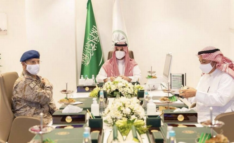 نائب وزير الدفاع يزور رئاسة هيئة الأركان العامة وقيادة القوات المشتركة ويلتقي بمنسوبيها بوزارة الدفاع