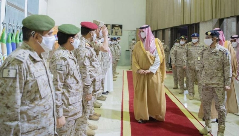 نائب وزير الدفاع يزور رئاسة هيئة الأركان العامة وقيادة القوات المشتركة ويلتقي بمنسوبيها بوزارة الدفاع