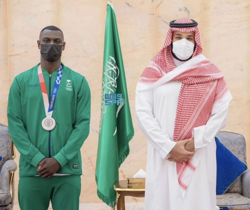 ولي العهد يلتقي اللاعب طارق حامدي الحائز على الميدالية الفضية في أولمبياد طوكيو 2020 (واس)