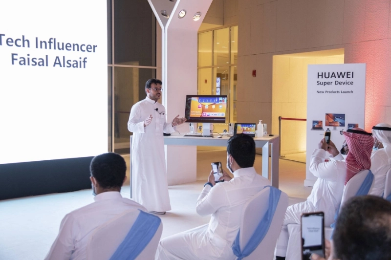 جانب من شرح التقني فيصل السيف لـ Super Device
