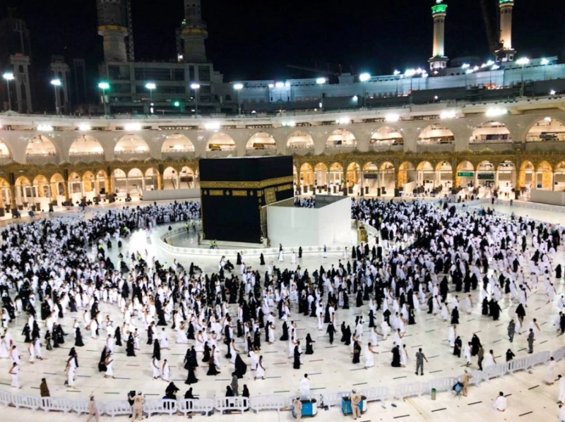 صيانة الكعبة المشرفة بعد إسدال الستار (أنس الحارثي)