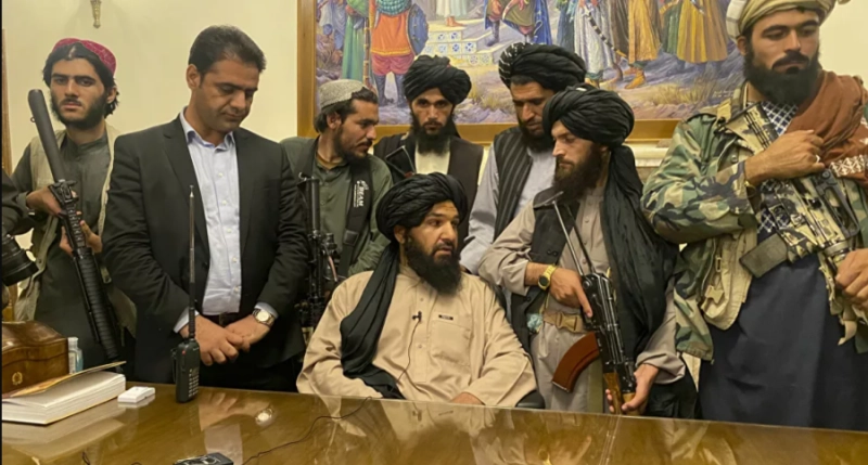 الملا هبة الله زادة يتوسط قادة طالبان (مكة)