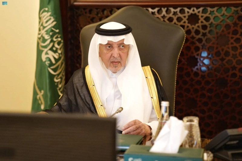 خالد الفيصل لدى ترؤسه الاجتماع (مكة)