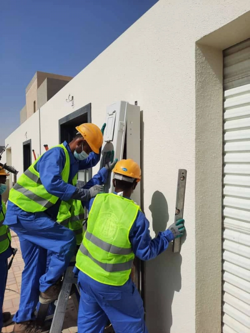 عمال التركيب