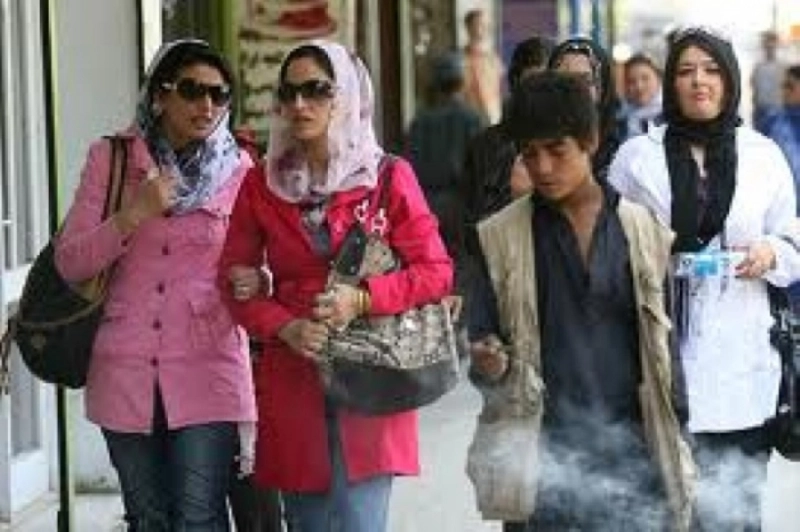 أفغانيات في طريقهن للعمل (مكة)