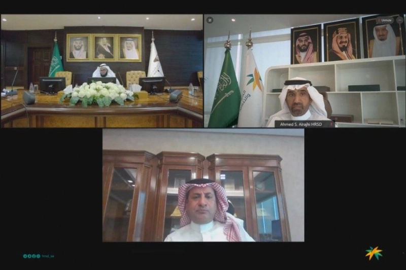 الراجحي خلال مشاركته في اللقاء (الموارد البشرية)