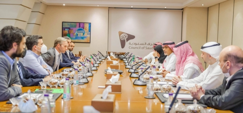 من اللقاء بالوفد البرتغالي (واس)