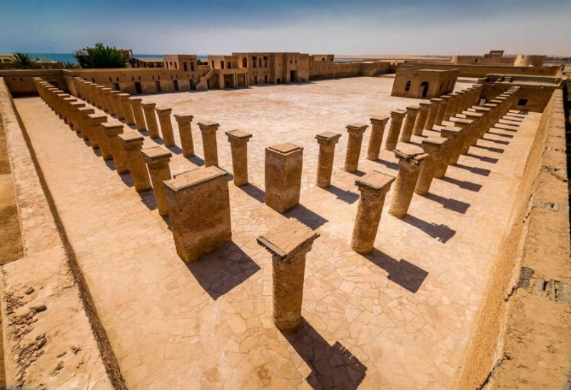 شاطئ العقير.. وجهة عشاق الطبيعة والاستجمام
