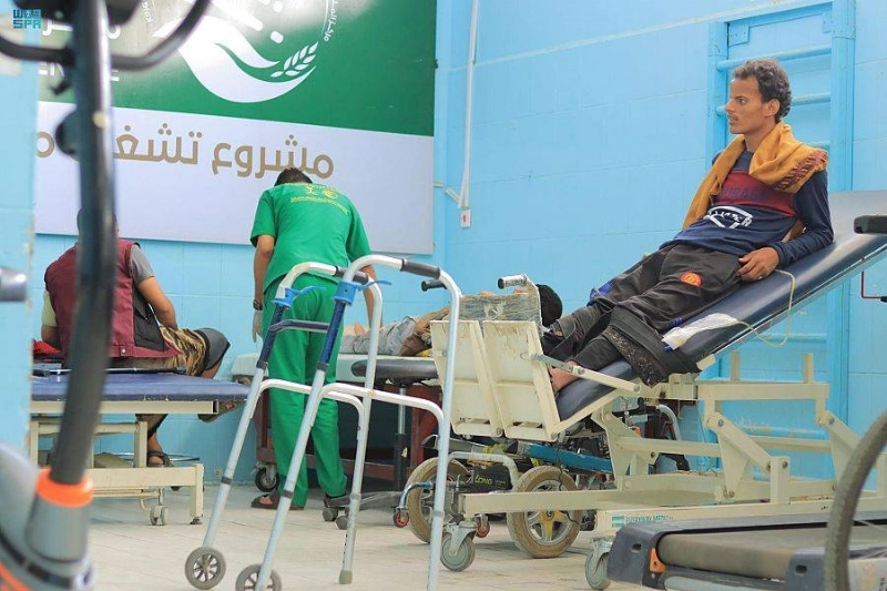 عمليات علاج طبيعي داخل المركز (واس)