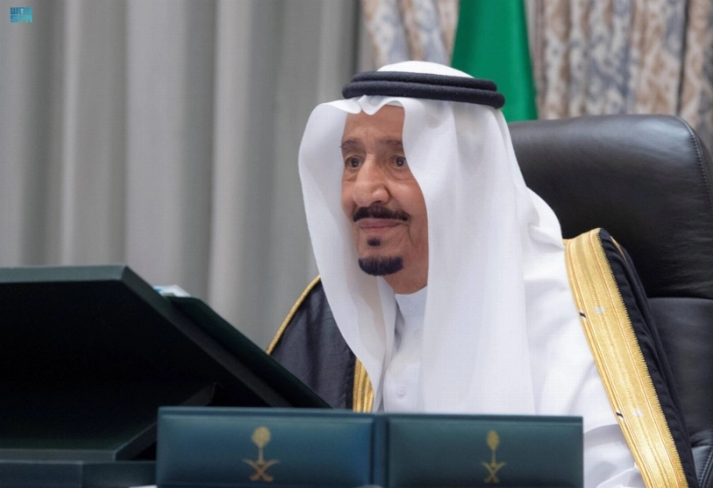 الملك سلمان بن عبدالعزيز مترئسا جلسة مجلس الوزراء أمس (واس)