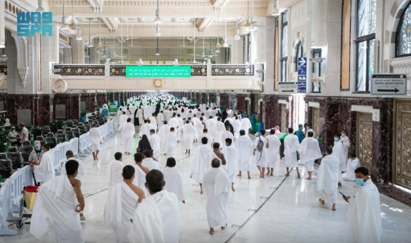معتمرون خلال السعي (مكة)
