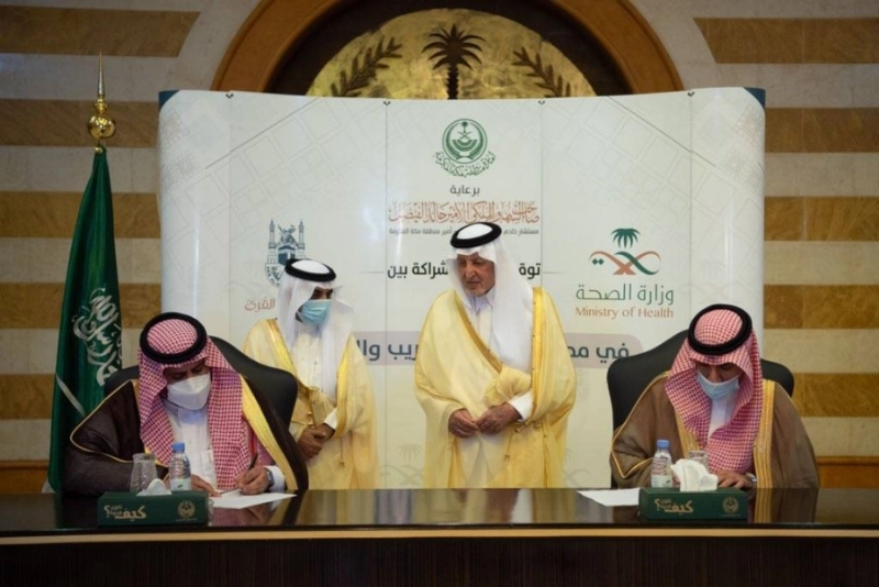 خالد الفيصل خلال توقيع المذكرة (مكة)