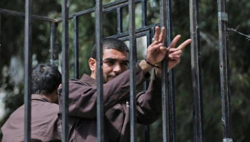 أحد الأسرى في سجون إسرائيل (مكة)