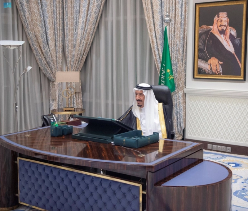 الملك سلمان لدى ترؤسه جلسة مجلس الوزراء أمس (واس)