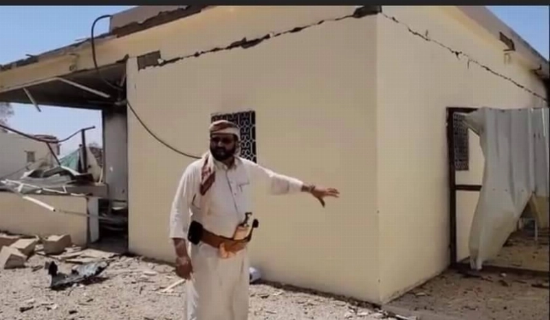 محافظ مأرب يتفقد منزله بعد استهدافه بصاروخين حوثيين (مكة)
