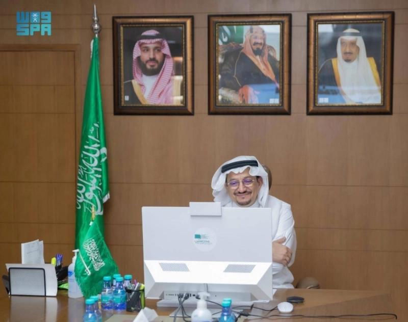 حمد آل الشيخ متحدثا خلال المنتدى أمس (مكة)
