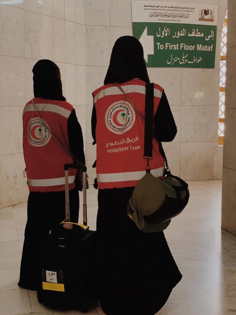 المتطوعون والمتطوعات يسعفون 49 حالة في الحرم المكي الشريف اليوم الجمعة