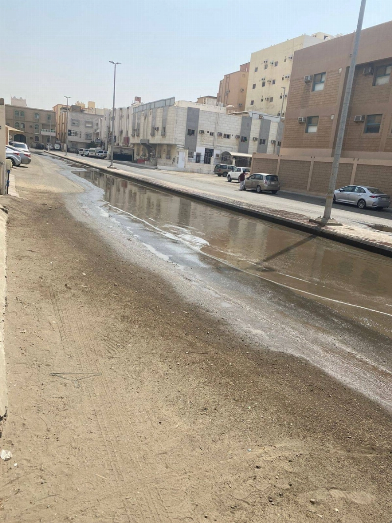 مستنقعات المياه بأحد شوراع أبرق الرغامة (مكة)