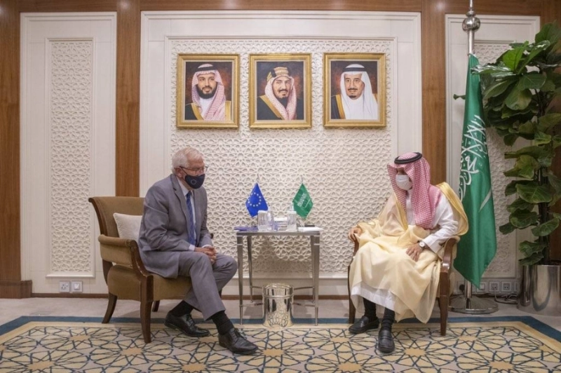 وزير الخارجية مع ممثل الاتحاد الأوروبي (واس)