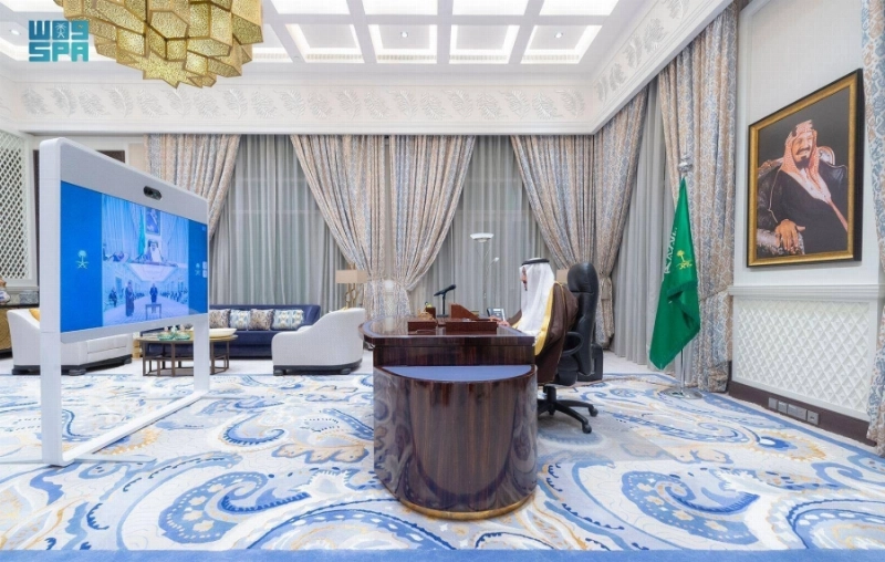 خادم الحرمين الشريفين لدى استقباله السفراء (واس)
