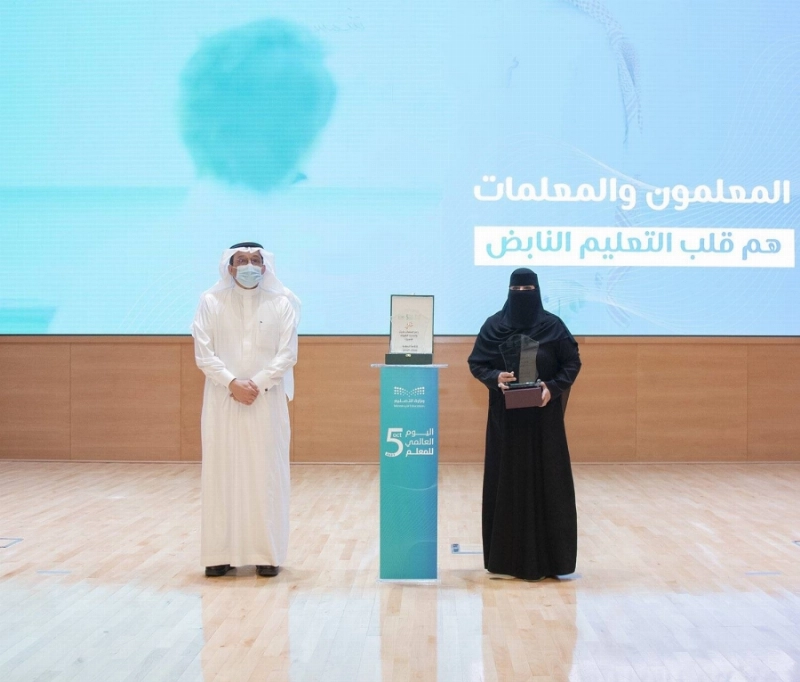حمد آل الشيخ لدى تكريمه معلمين ومعلمات (مكة)