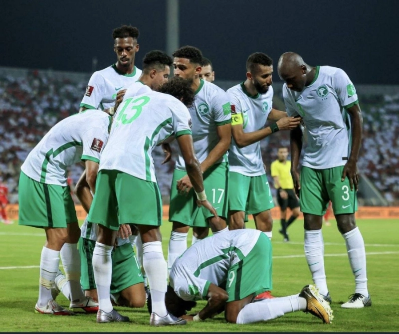 المنتتخب السعودي عقب فوزه في الجولة الماضية (مكة)
