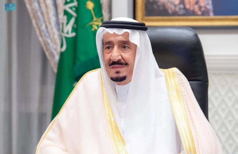 الملك سلمان خلال تشرف السفراء بأداء القسم