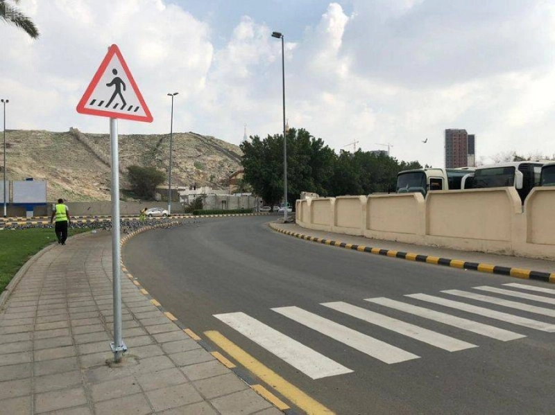 خطوط مشاة على أحد الشوارع (مكة)
