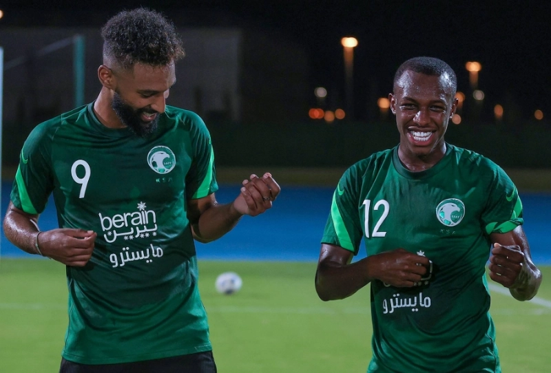البريكان يحتفل بهدفه في اليابان