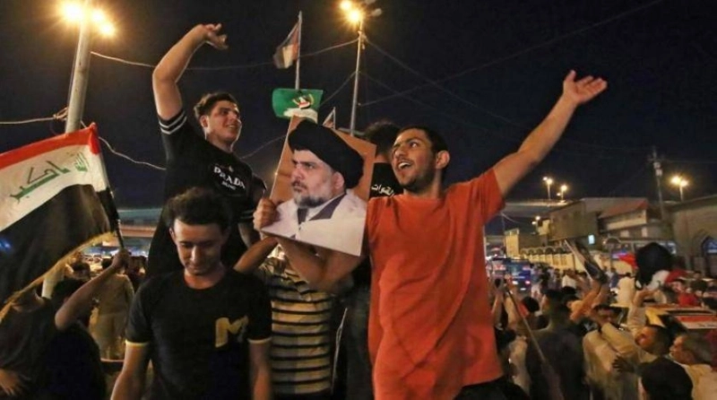 أنصار الصدر يرفعون صوره (مكة)