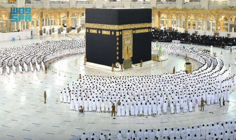 عودة التقارب في صلاة الفجر بالمسجد الحرام أمس (مكة)