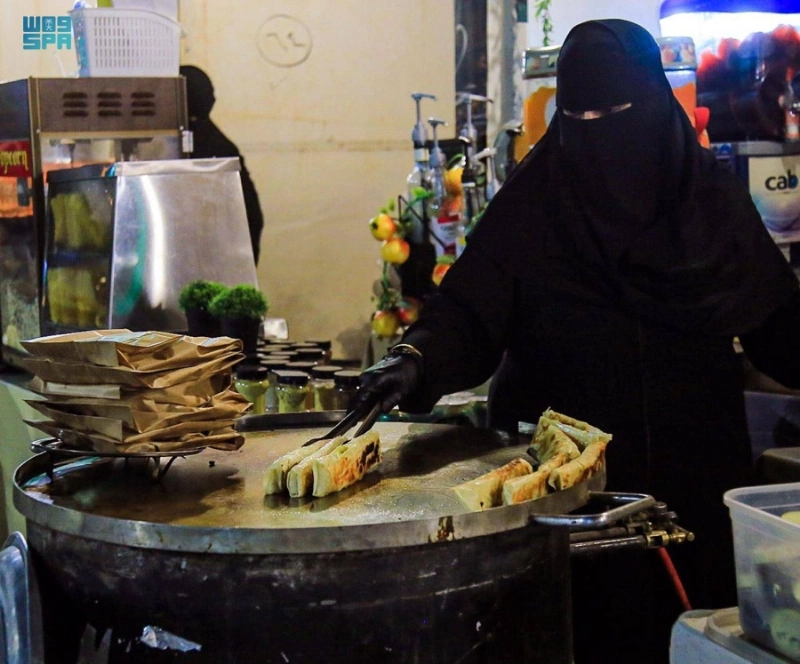 أسرة منتجة خلال المهرجان (مكة)