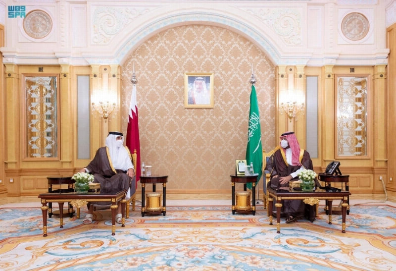 الأمير محمد بن سلمان خلال لقائه الشيخ تميم آل ثاني (واس)