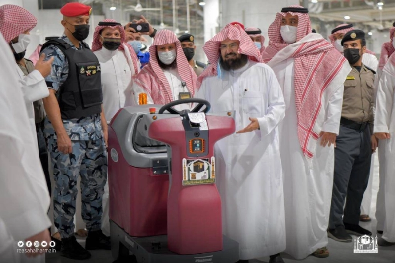 روبوت التطهير الذكي في المسجد الحرام أولى مخرجات مابعد الجائحة