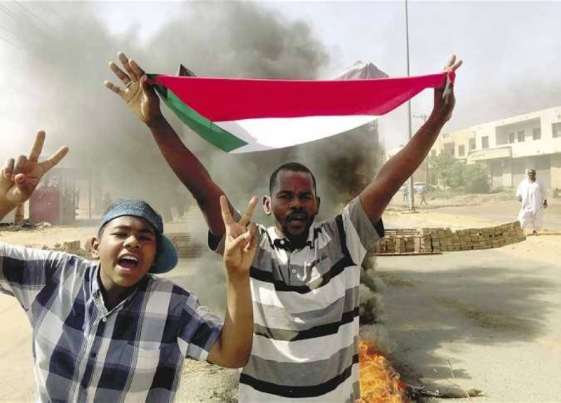 جانب من المظاهرات التي اندلعت في بعض المدن (مكة)