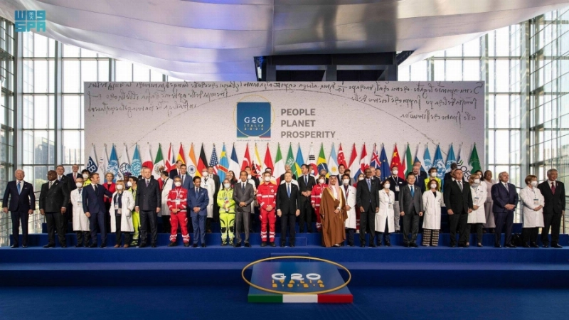جماعية للمشاركين حضوريا في القمة (مكة)