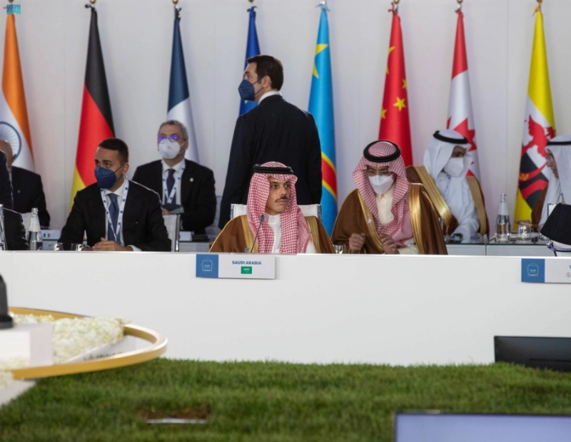 فيصل بن فرحان خلال مشاركته في أعمال القمة (واس)