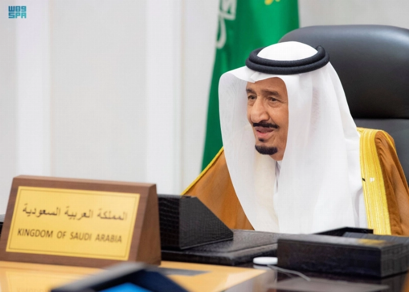 خادم الحرمين متحدثا خلال القمة عبر الاتصال المرئي