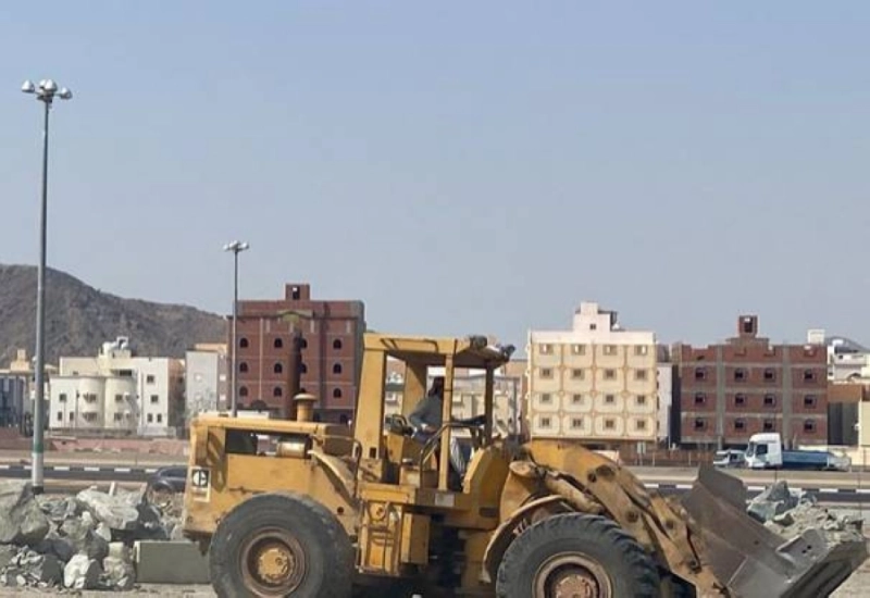 فرق الأمانة خلال حملة الإزالة (مكة)