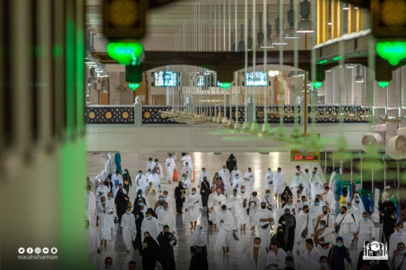 معتمرون خلال السعي (مكة)