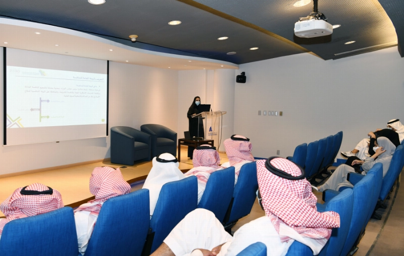 المدرع تتحدث خلال الورشة (مكة)