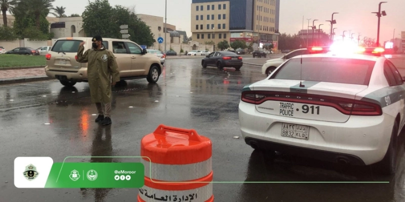 تواجد ميداني مكثف لمرور جدة خلال الأمطار (مكة)