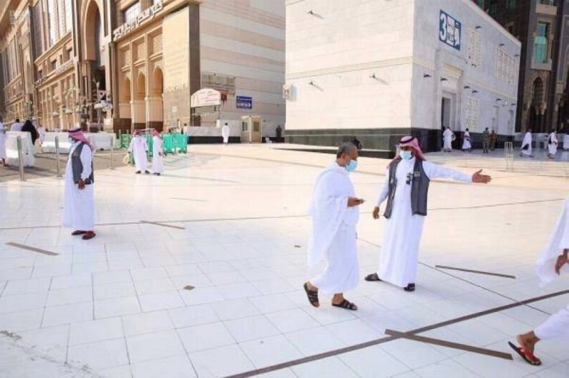 معتمر في طريقه للوضوء (مكة)