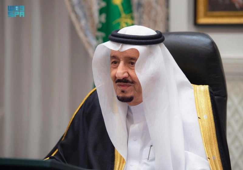 خادم الحرمين خلال ترؤسه جلسة مجلس الوزراء عبر الاتصال المرئي (واس)