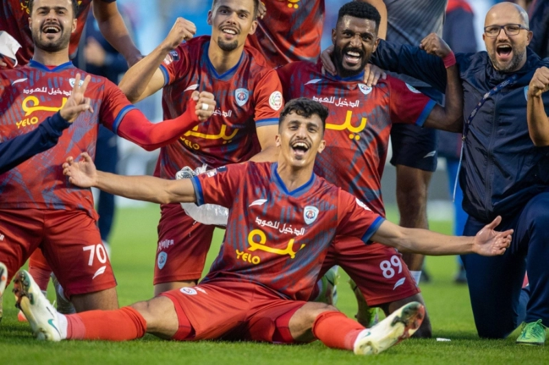 فرحة لاعبي أبها بالفوز على الأهلي
