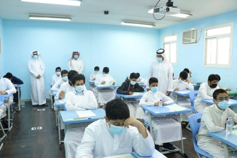 متوسطة سعود الفيصل بجدة تنهي اختبارات طلابها