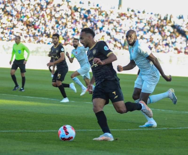 أبها والهلال أمس في المحالة (مكة)