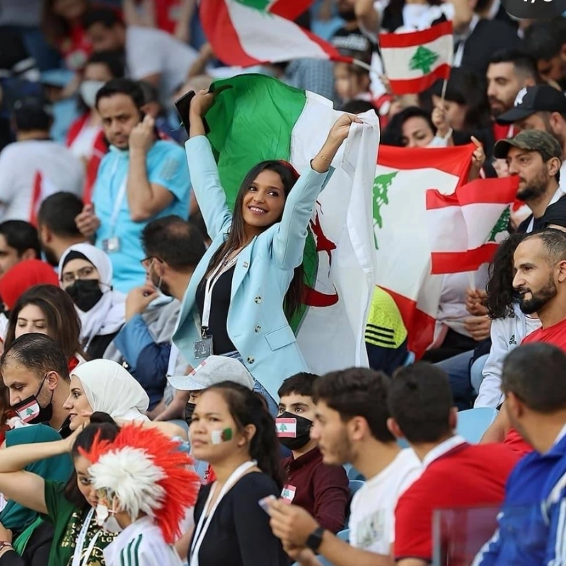 فرحة الجمهور الجزائري بالفوز (د ب أ)