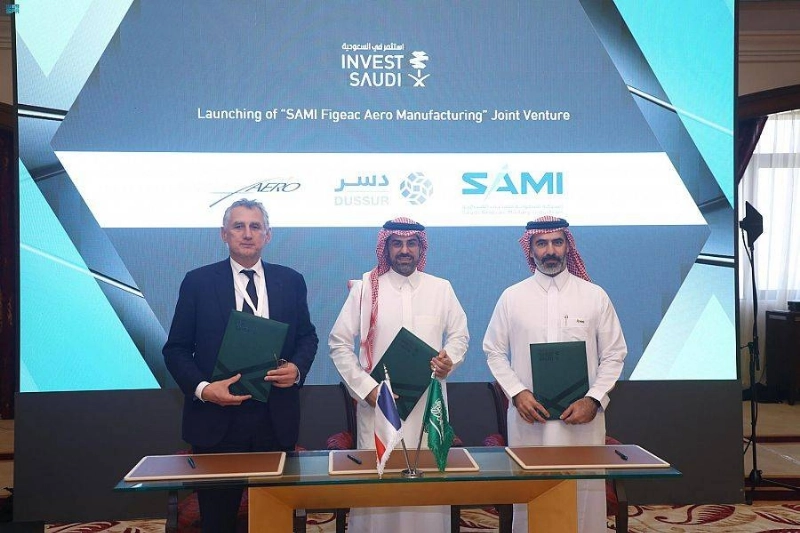 ممثلو الجهات الثلاث المشاركة بالاتفاقية (مكة)