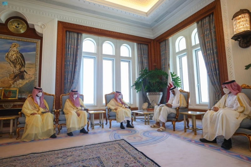 الشيخ تميم بن آل ثاني خلال استقبال الأمير فيصل بن فرحان (واس)